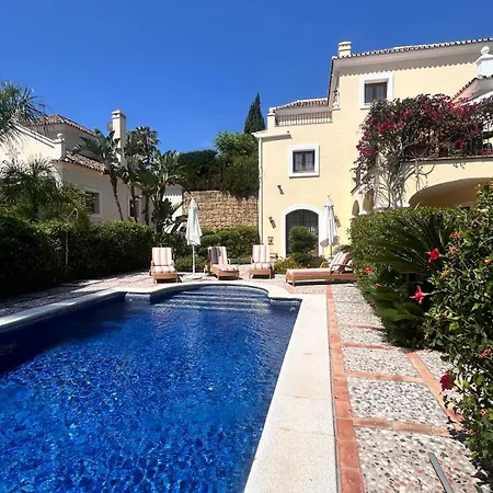 Luxury At Maria In El Paraiso Spain Villa