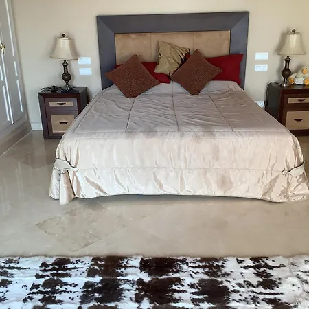Luxury At Maria In El Paraiso Spain Villa