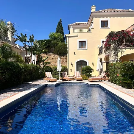 Luxury At Maria In El Paraiso Spain Villa