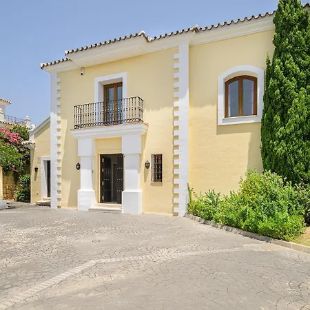 Luxury At Maria In El Paraiso Spain Villa *